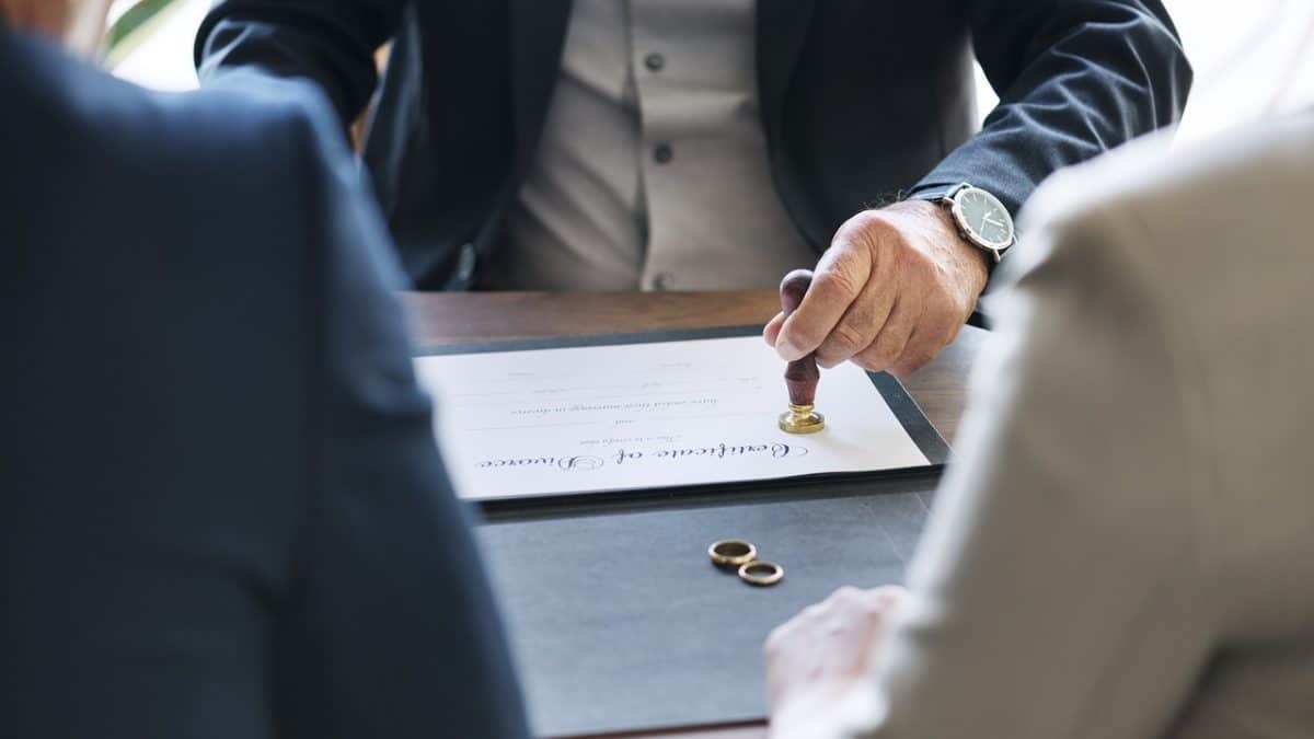 離婚協議書 該怎麼寫？專業律師報你知！