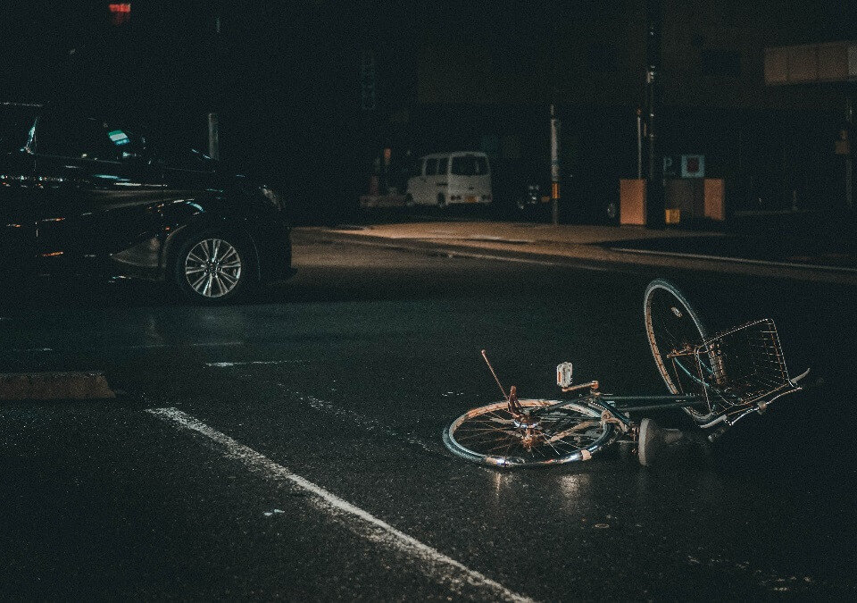 沒撞到人卻被認定機車肇事逃逸，急尋台中律師答辯爭取緩起訴！